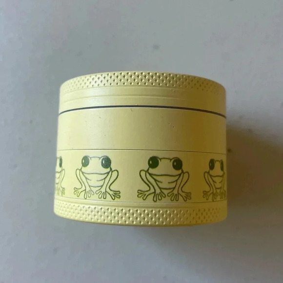 NWT Urban Outfitters Don’t Trip Leaf Grinder - Picture 5 of 8